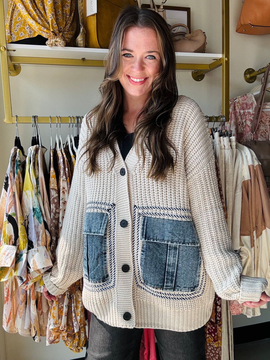 Einzigartiger Denim-Cardigan mit Patchwork-Taschen