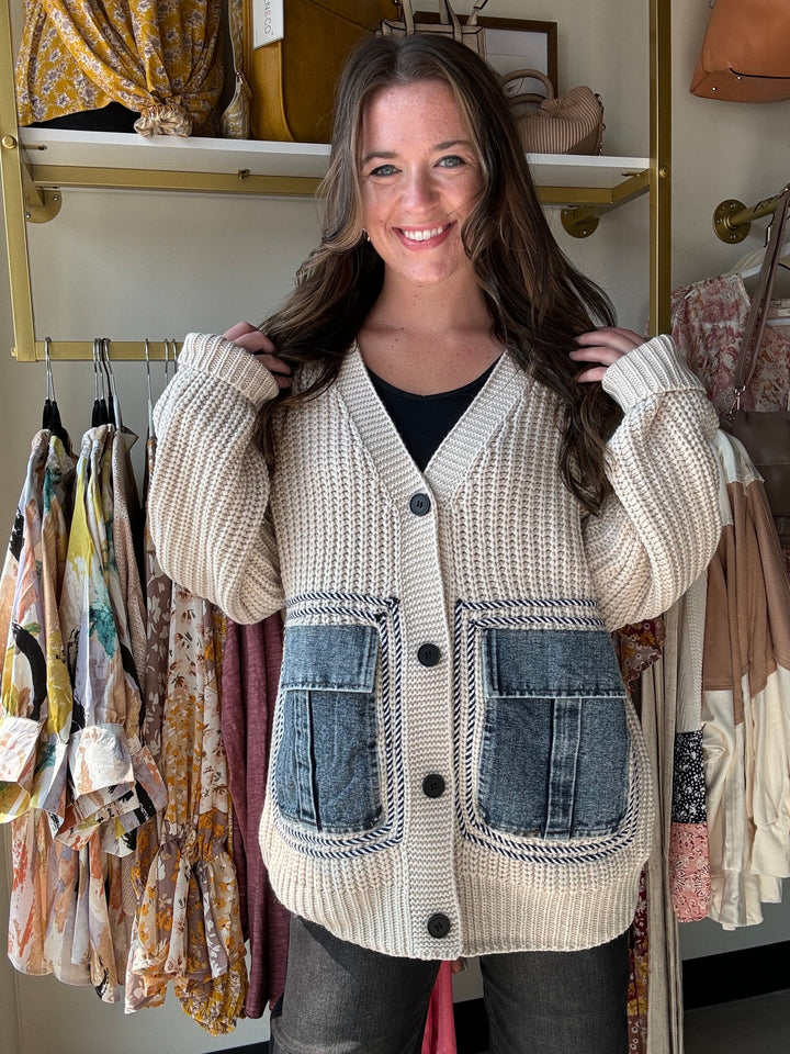 Einzigartiger Denim-Cardigan mit Patchwork-Taschen