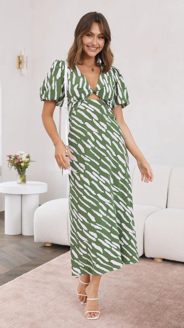 Vestido midi estampado com decote em V e linha A