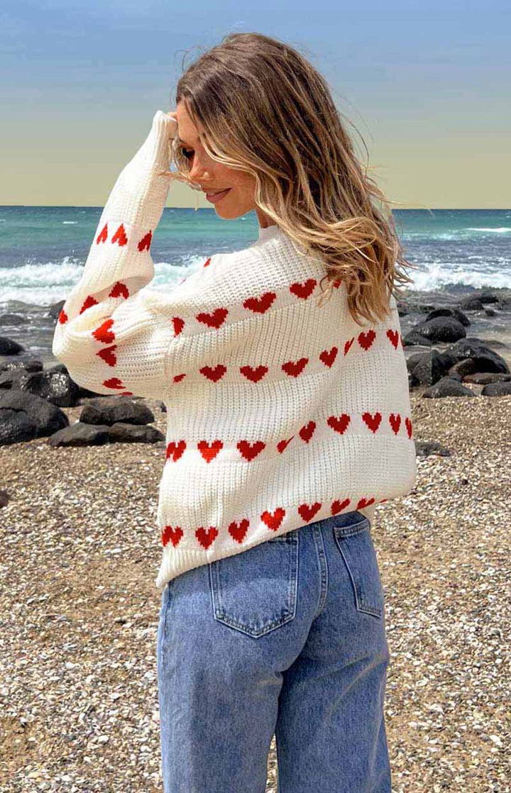 Lovey – Roter Strickpullover mit Herz-Streifen