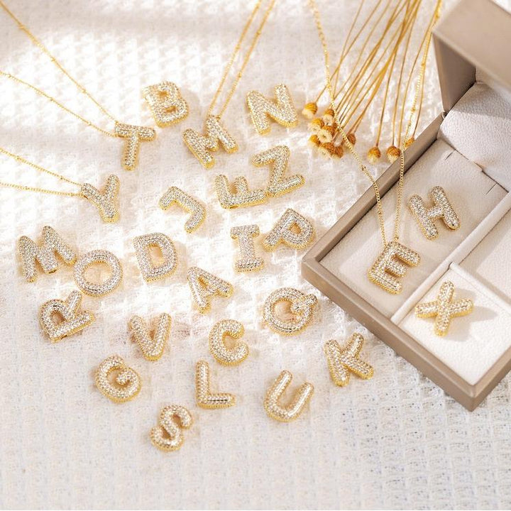 Pavé Bubble Letter Monogram Halsband