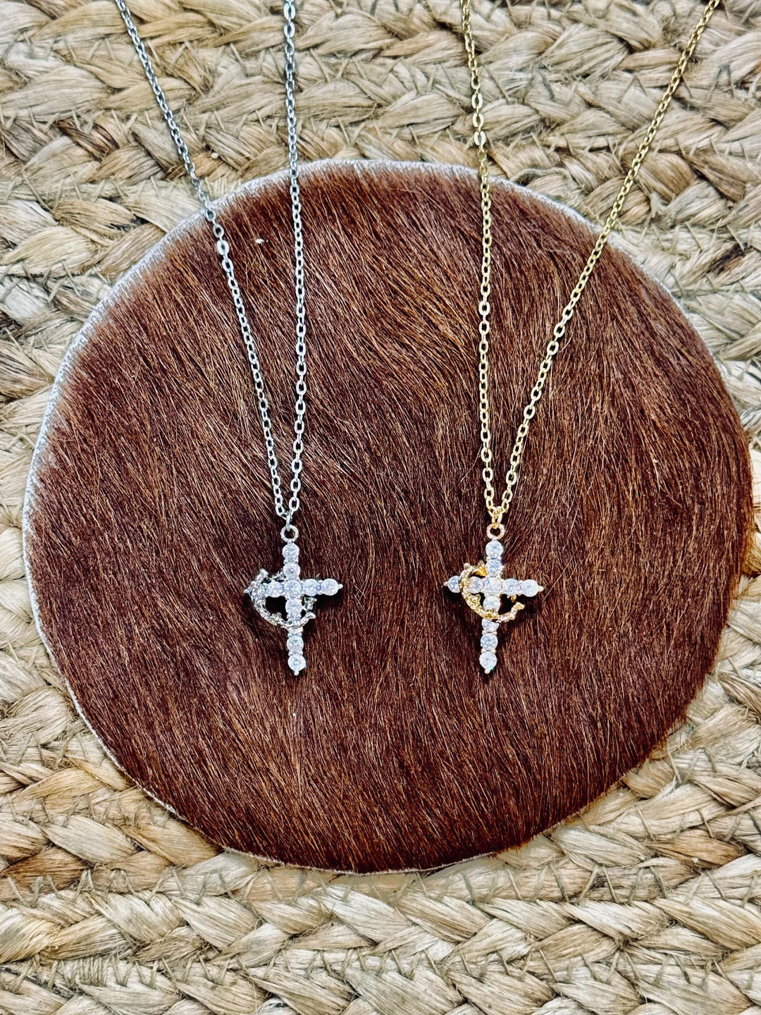 Cross Crown Halsband